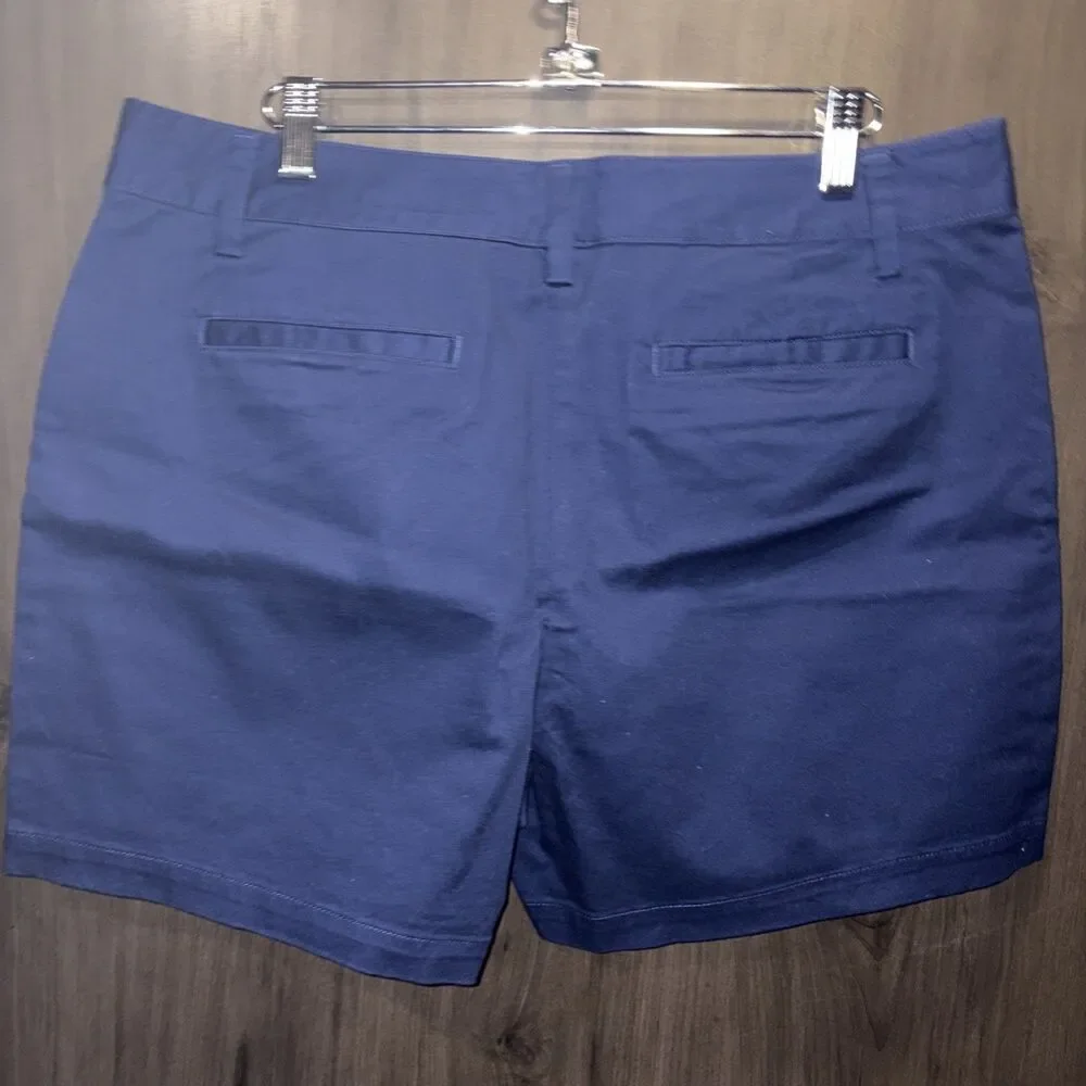 Land’s End 5” Chino Shorts size 12